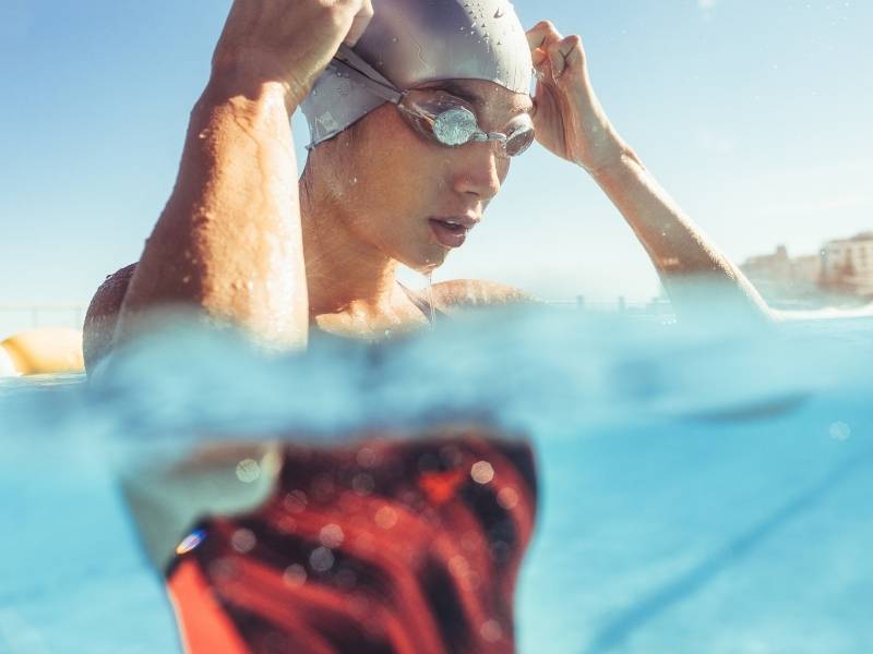 Czepek pływacki: ochrona włosów w wodzie