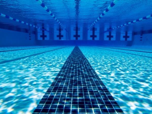 Najlepsze wskazówki jak nauczyć się pływać, od ekspertów!