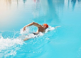 Jak pływanie wpływa na trening cardio?